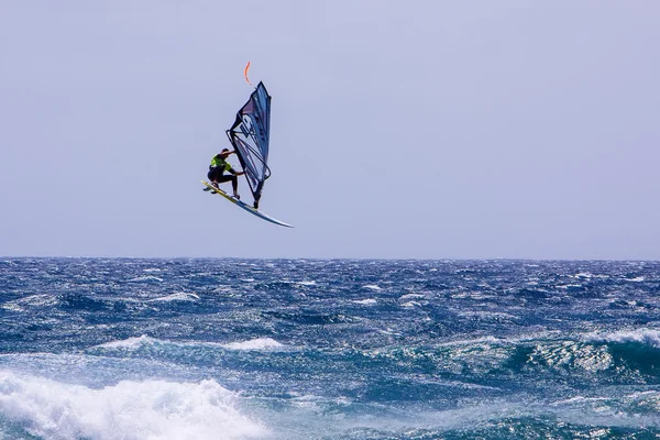 Vindsurfing på gran canaria. — Stockfoto