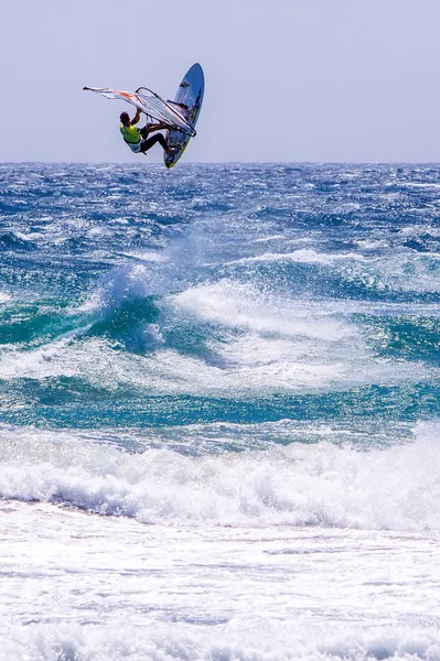 Windsurfen op gran canaria. — Stockfoto