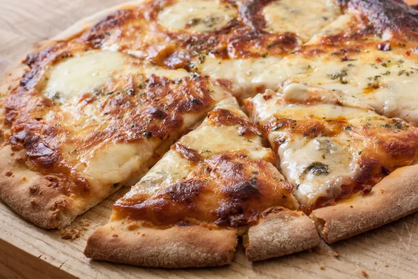 Cheese pizza — Stock Photo, Image