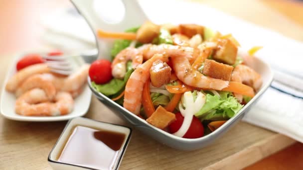 Salada de camarão tempero — Vídeo de Stock