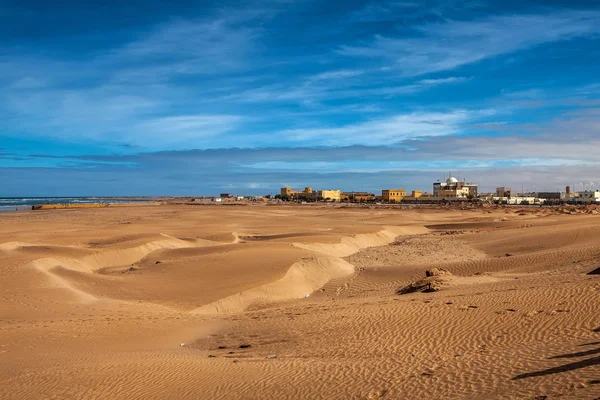 Praia e cidade — Fotografia de Stock