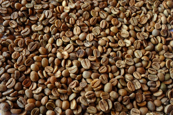 Kaffebönor Närbild Foto Isolerad Vit Bakgrund — Stockfoto
