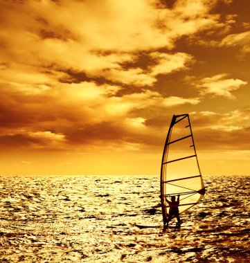 siluet windsurfer günbatımı üzerinde