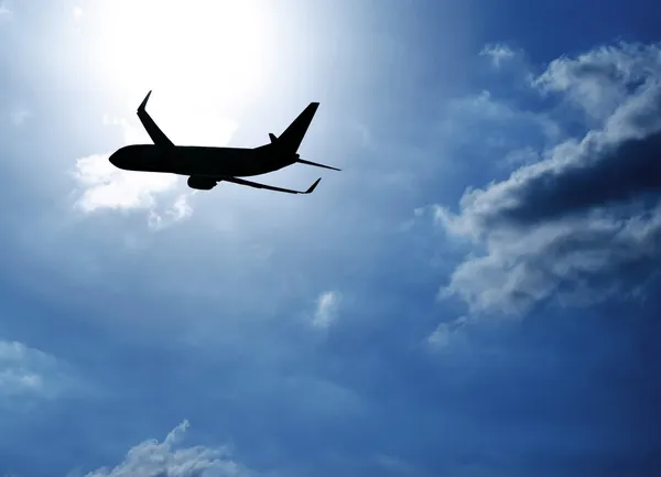 Silhouette airplane in blue sky — Stock Photo, Image