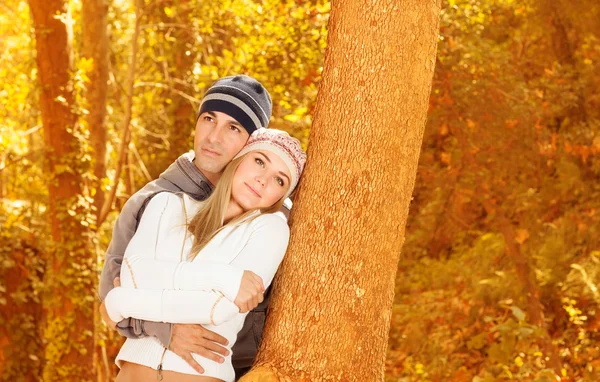 Happy lovers in autumn park — Stock Photo, Image
