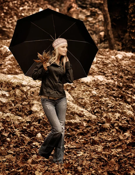 Bella ragazza con ombrello — Foto Stock