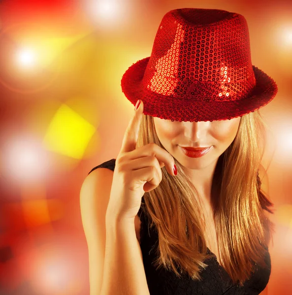 Žena nosí red hat — Stock fotografie