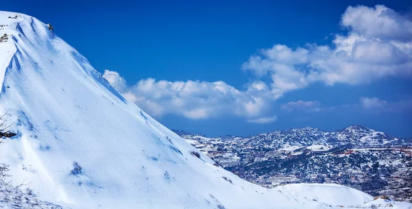 Village in the mountains — Stock Photo, Image