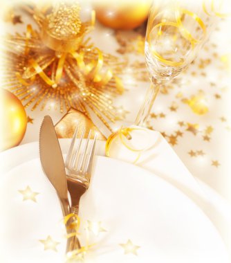 Altın masa dekorasyonu