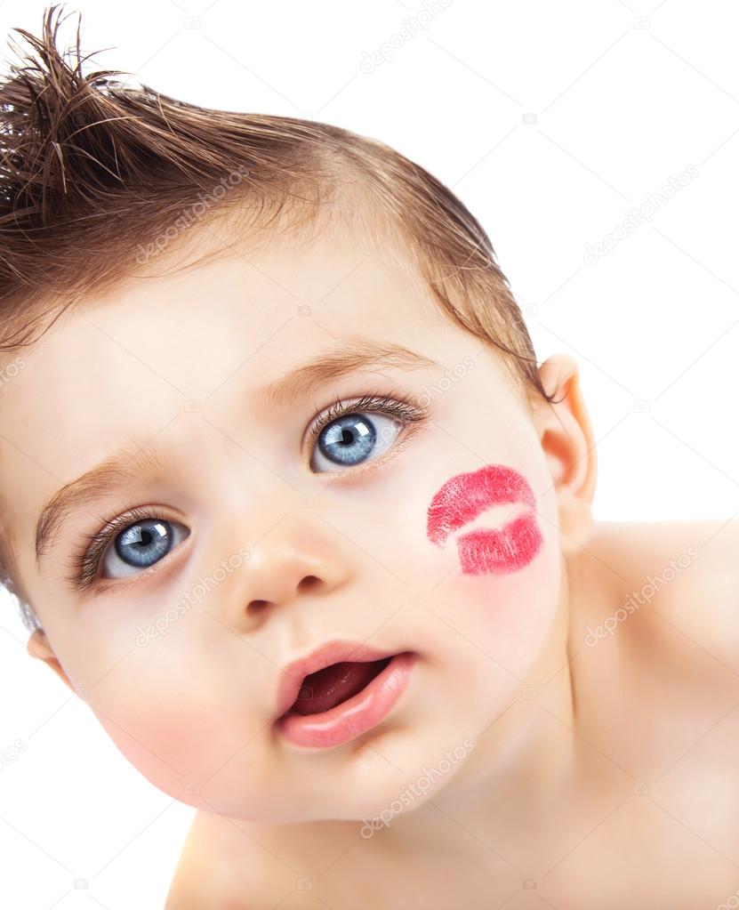Niño con beso — Foto de stock #18993377 © Anna_Om, image size:831x1023