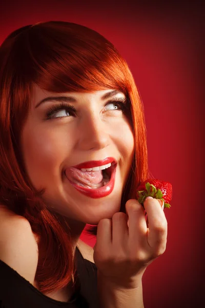 Girl holding strawberry — Stock Photo, Image