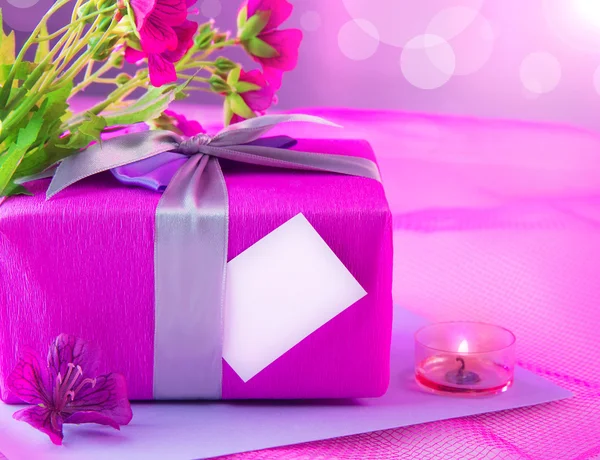 Anne için pembe giftbox — Stok fotoğraf