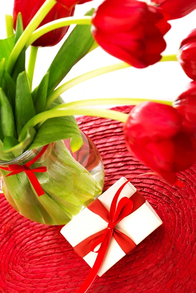 Rode tulpen voor Moederdag — Stockfoto