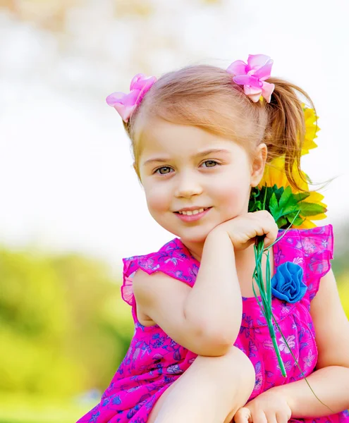 Niña feliz —  Fotos de Stock