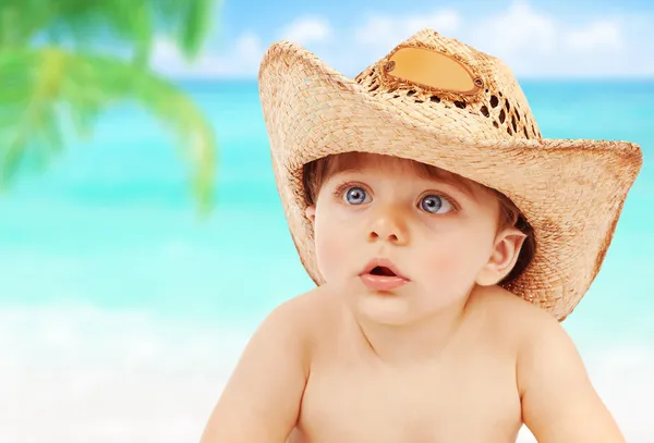 Baby boy in cowboy hat on beach — Stock Photo, Image