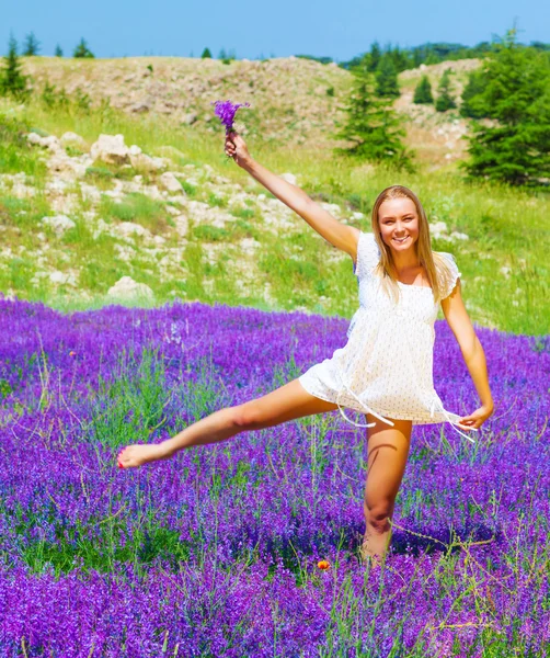 Nice woman dancing on lavender field — Stock Photo, Image