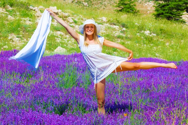 Female dance on lavender meadow — Stock Photo, Image