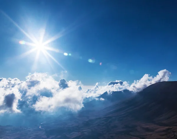 空の明るい太陽 — ストック写真