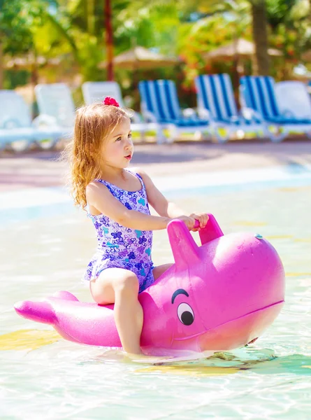 Little girl have fun in aquapark — Stock Photo, Image