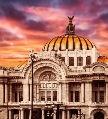 Mexico City 'deki Güzel Sanatlar Sarayı