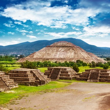 Pyramids of Mexico clipart