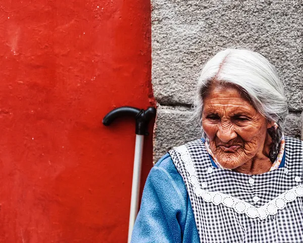 Old Mexican grandma — Stock Photo, Image
