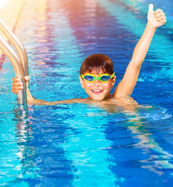 Little boy in the pool — Stock Photo, Image