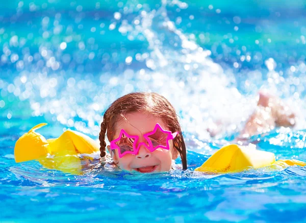 Cute arabic girl in the pool — Stock Photo, Image