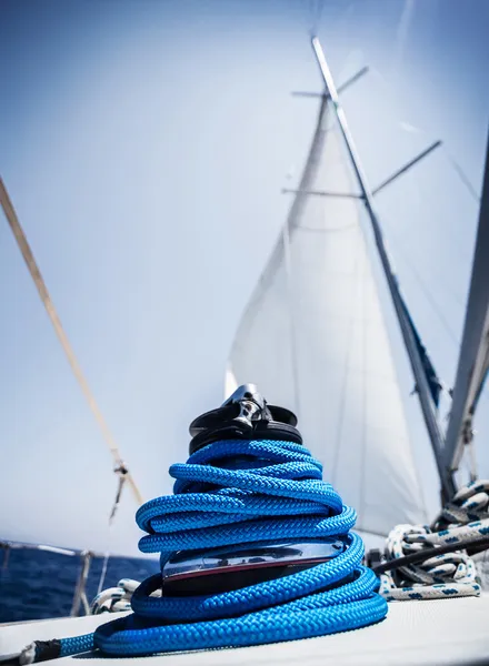 Detailní záběr na jachtě kabel klikou — Stock fotografie