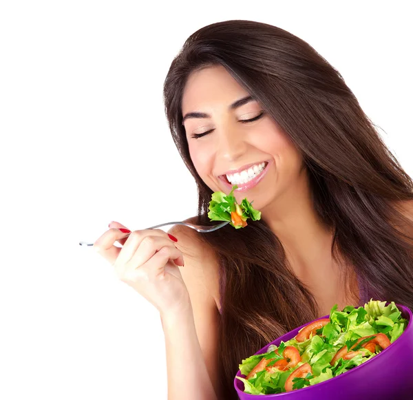 Linda chica comiendo ensalada —  Fotos de Stock