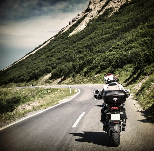 Racer on mountainous highway — Stock Photo, Image