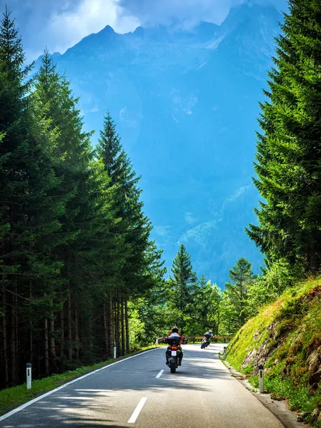 Bikers on the road in Alps — Stock Photo, Image