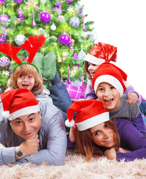 Felice famiglia che celebra il Natale — Foto Stock