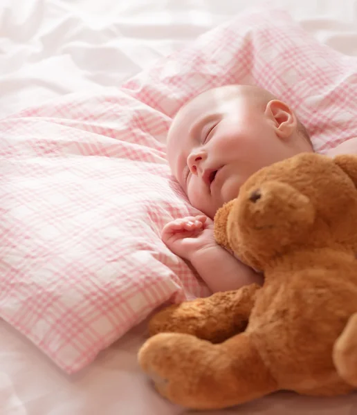 Küçük bebek uykuda — Stok fotoğraf