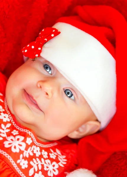 クリスマスのお祝いに小さな赤ちゃん — ストック写真