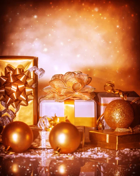 Regalos de oro — Foto de Stock