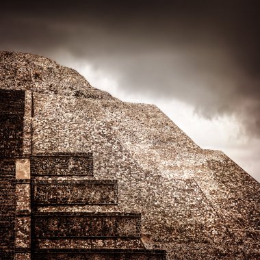 Meksikalı piramit
