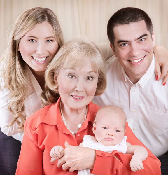 Familiengeneration im Porträt — Stockfoto
