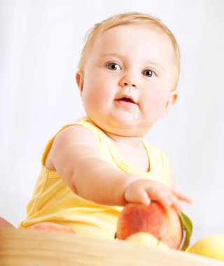 meyve ile şirin bebek