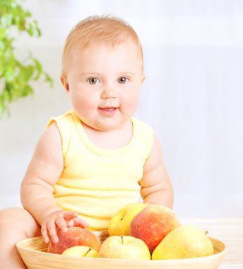 meyve ile şirin bebek