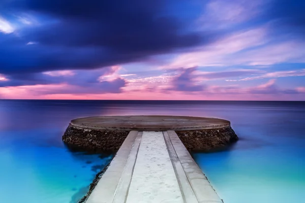 Mooie pier in zonsondergang — Stockfoto