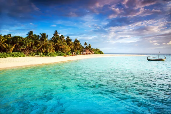Красивий тропічний острів — стокове фото
