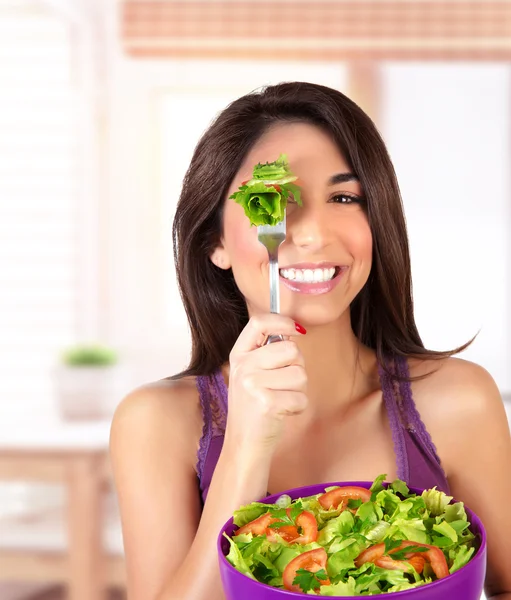 Mujer bonita desayunando — Foto de Stock