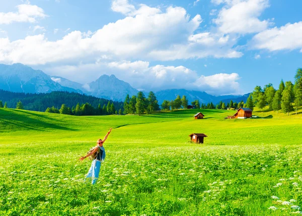 Happy traveler girl in mountainous valley — Stock Photo, Image