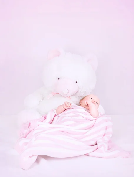 Słodkie mało noworodka dziewczyna — Zdjęcie stockowe