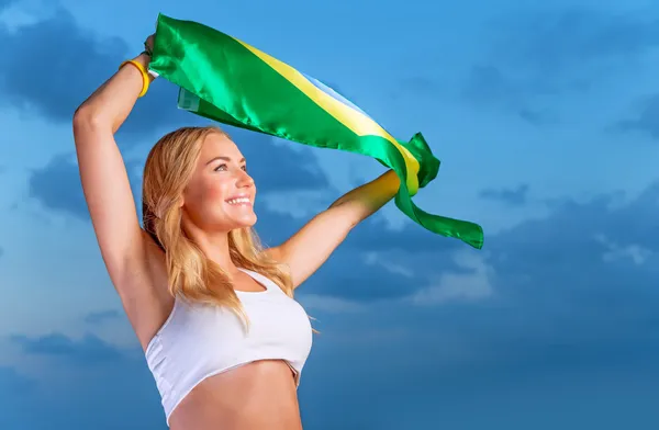 Счастливый фанат бразильской футбольной команды — стоковое фото