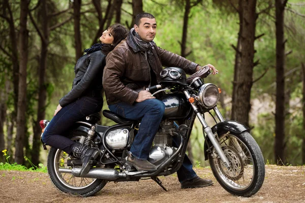 Bikers casal descansando — Fotografia de Stock