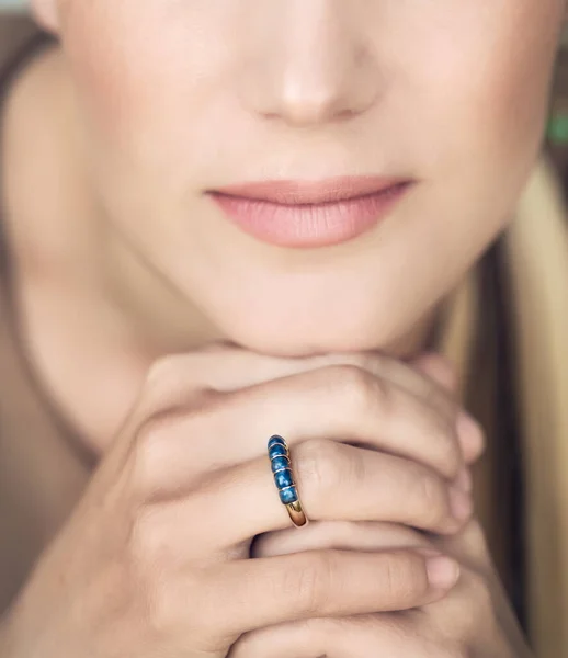 Beautiful Woman Wearing Gorgeous Ring — Stock Photo, Image