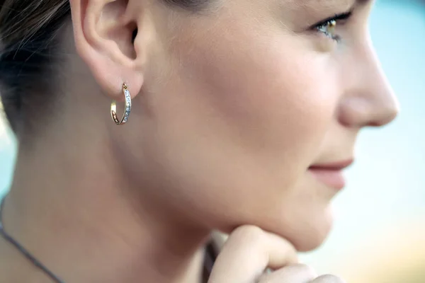 Beautiful Woman Wearing Gorgeous Earring — Stock Photo, Image