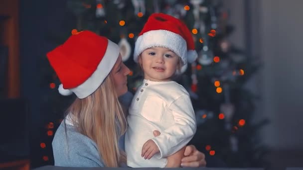 Fhd Video Van Happy Family Viert Kerstmis — Stockvideo